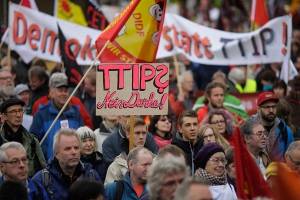تظاهرات مردم آلمان در اعتراض به پیمان تجارت آزاد با آمریکا