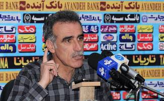 با غیرت بازیکنانم در لیگ می‌مانیم 