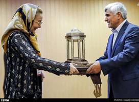 هدیه خانم بازیگر معروف ایرانی به آقای وزیر! + تصاویر