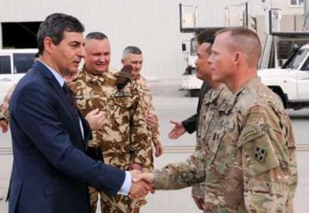 رئیس جمهوری رومانی در سفر از پیش اعلام نشده وارد افغانستان شد