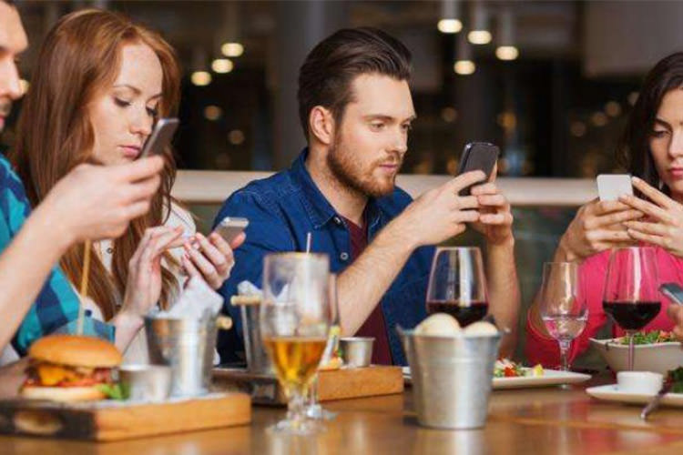 آیا گوشی های هوشمند ما را به اختلال ADHD مبتلا می‌کنند؟
