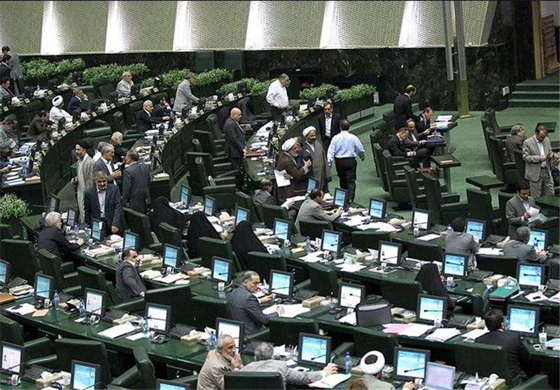 هیات رئیسه موقت مجلس دهم سوگند یاد کردند