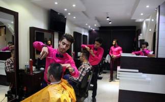 اپیلاسیون مردان در برخی آرایشگاه های  تهران! +تصویر آگهی