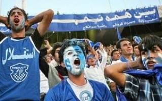 سکته 4 تماشاگر استقلال و تراکتور