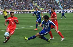 رفتار برخی هواداران استقلال با قلعه‌نویی خوب نبود 