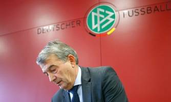 واکنش رییس فدراسیون فوتبال آلمان به محرومیت پلاتینی 