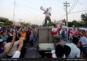 رجزخوانی به سبک هواداران کشتی فرنگی / عکس