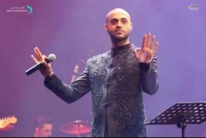 لباس شکیل و جالب توجه خواننده معروف در کنسرت تهران + تصاویر