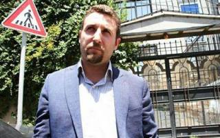 استقلال خانه منصوریان است