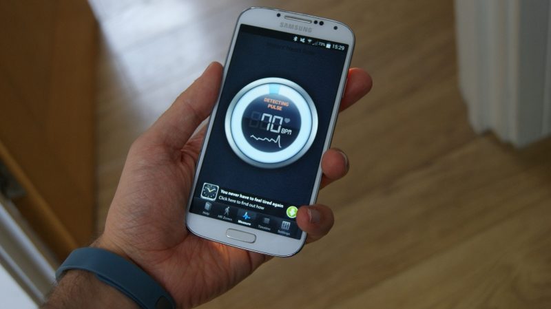 اپلیکیشنی برای پایش ضربان قلب از طریق دوربین موبایل