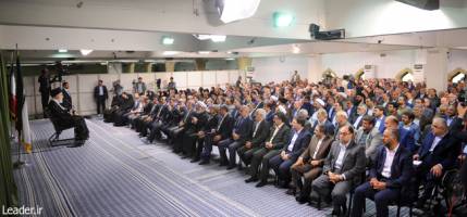 مشکلات اقتصادی به‌ویژه رکود و بیکاری باید حل شوند