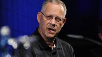 کنایه سرمربی ایسلند به رونالدو و په‌په 