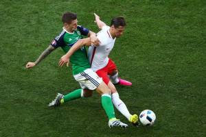 پیروزی یک گله لهستان بر ایرلند شمالی