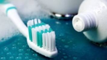 اشتباهات رایج هنگام مسواک زدن