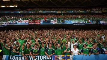 مرگ هوادار ایرلندی در جریان بازی 