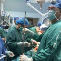  میلگرد 1.5 متری از بدن یک کارگر چینی خارج شد