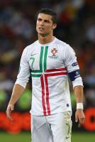 جریمه یوفا برای پرتغال بخاطر عکس سلفی با رونالدو!