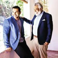 جان آبراهام و پدرش در روز پدر! + عکس