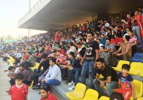 شعار هواداران پرسپولیس علیه کی‌روش و منصوریان