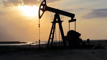 کاهش قیمت جهانی نفت و پوند انگلیس