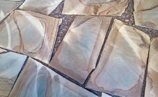 سنگ محلات زیر پای عابران شهر