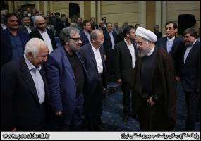 ضیافت افطار رییس جمهور با اهالی فرهنگ و هنر! + عکس
