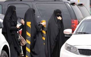 زنان می توانند مفتی شوند وچادر رنگی بپوشند