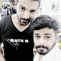 سلفی جدید جان آبراهام و طرفدارش! + عکس