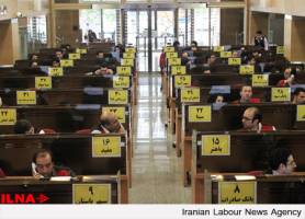 محصولات نقره‌ای و طلایی در تالار نقره‌ای