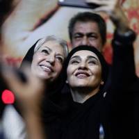 سلفی رویا نونهالی در کنار رخشان بنی اعتماد! + عکس