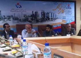 برای پشتیبانی و نظارت تا مهار کامل آتش در ماهشهر می مانم