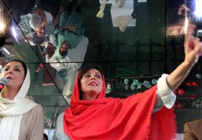 حضور مهتاب کرامتی در حراج خیریه رشت! + عکس