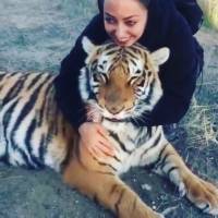 نفیسه روشن و حیوان مورد علاقه اش! + عکس