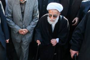 حضور آیت‌الله جنتی در حاشیه پرواز تهران مشهد