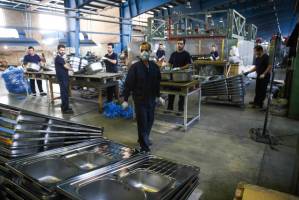 انبارها پر است ولی تولید همچنان در رکود