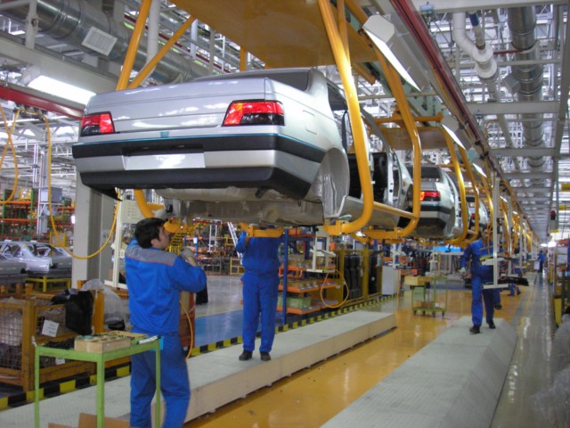 تولید بیش از ۳۸۶ هزار دستگاه انواع خودرو در سال ۹۵ 