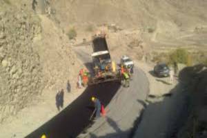 اجرای روسازی بتنی در بزرگراه گناباد- قاین