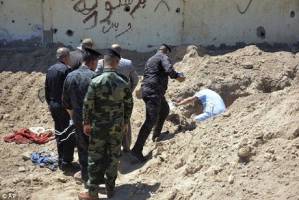 کشف یک گور دسته جمعی عناصر کشته شده داعش در الانبار عراق