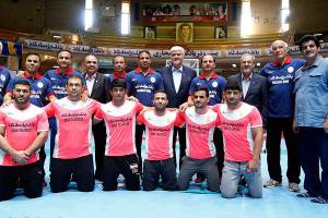 نگرانی مربی تیم ملی کشتی آزاد ایران از مشکلات سیاسی و ناداوری‌ها