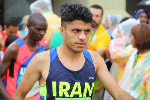 مرادی از خط پایان ماراتن المپیک عبور کرد