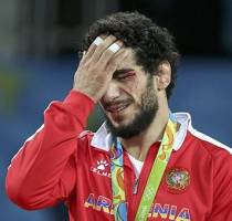 طلای کشتی‌گیر ما را بدهید!