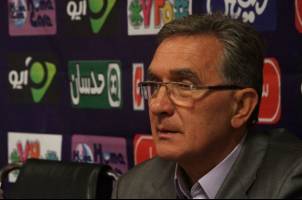 با هیچ کس مشکل ندارم