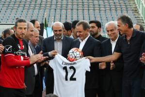 دولت و ملت ايران بايد از تيم ملی فوتبال كشورمان حمايت كنند