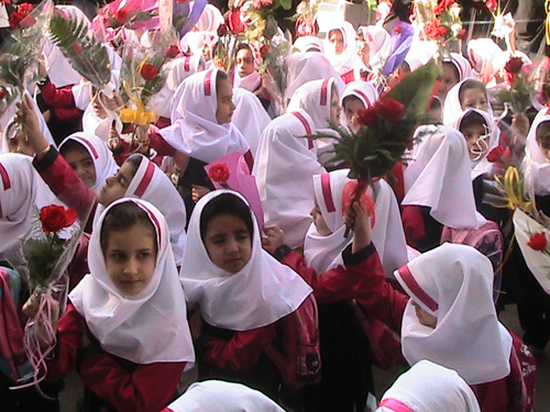 نواخته شدن زنگ شکوفه هابا حضور ۳۳ هزار دانش‌آموز کلاس اولی لرستان