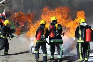 ۴۰ شهروند کرجی گرفتار در آتش سوزی نجات یافتند