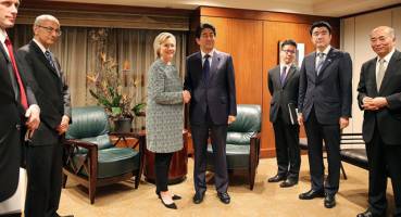 دیدار شینزو آبه و هیلاری کلینتون در حاشیه نشست مجمع عمومی سازمان ملل