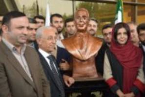 منطقه آزاد انزلی مزین به سردیس پروفسور سمیعی شد