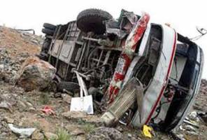 12 زخمی در واژگونی خودروی حامل کارگران در بوکان