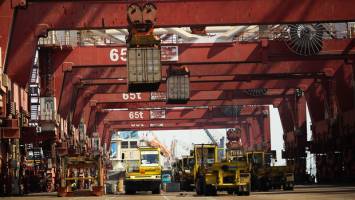 تخلیه و بارگیری ۷۱ میلیون تن کالا در بنادر