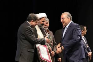  تندیس مقام اول چاپ امنیتی شانزدهمین جشنواره صنعت چاپ کشور را بانک ملی ایران دریافت کرد 